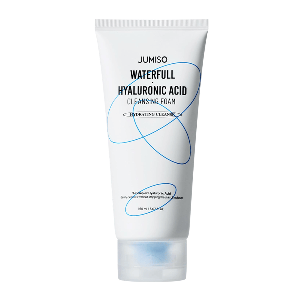 Jumiso Waterfull Hyaluronic Acid Cleansing Foam παρουσιάζεται σε λευκό φόντο. Ενυδατικό καθαριστικό προσώπου με υαλουρονικό οξύ που καθαρίζει απαλά την επιδερμίδα χωρίς να διαταράσσει τη φυσική ισορροπία υγρασίας της.