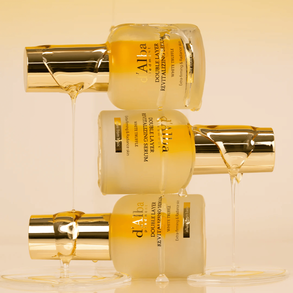 d'Alba White Truffle Double Layer Revitalizing Serum είναι ένας πολυτελής ορός που συνδυάζει θρεπτική λευκή τρούφα με ενυδατικά έλαια. Αυτή η διπλής δράσης φόρμουλα παρέχει εντατική ενυδάτωση και ενισχύει την ελαστικότητα του δέρματος, με αποτέλεσμα έναν πιο ομοιόμορφο και λαμπερό τόνο δέρματος.