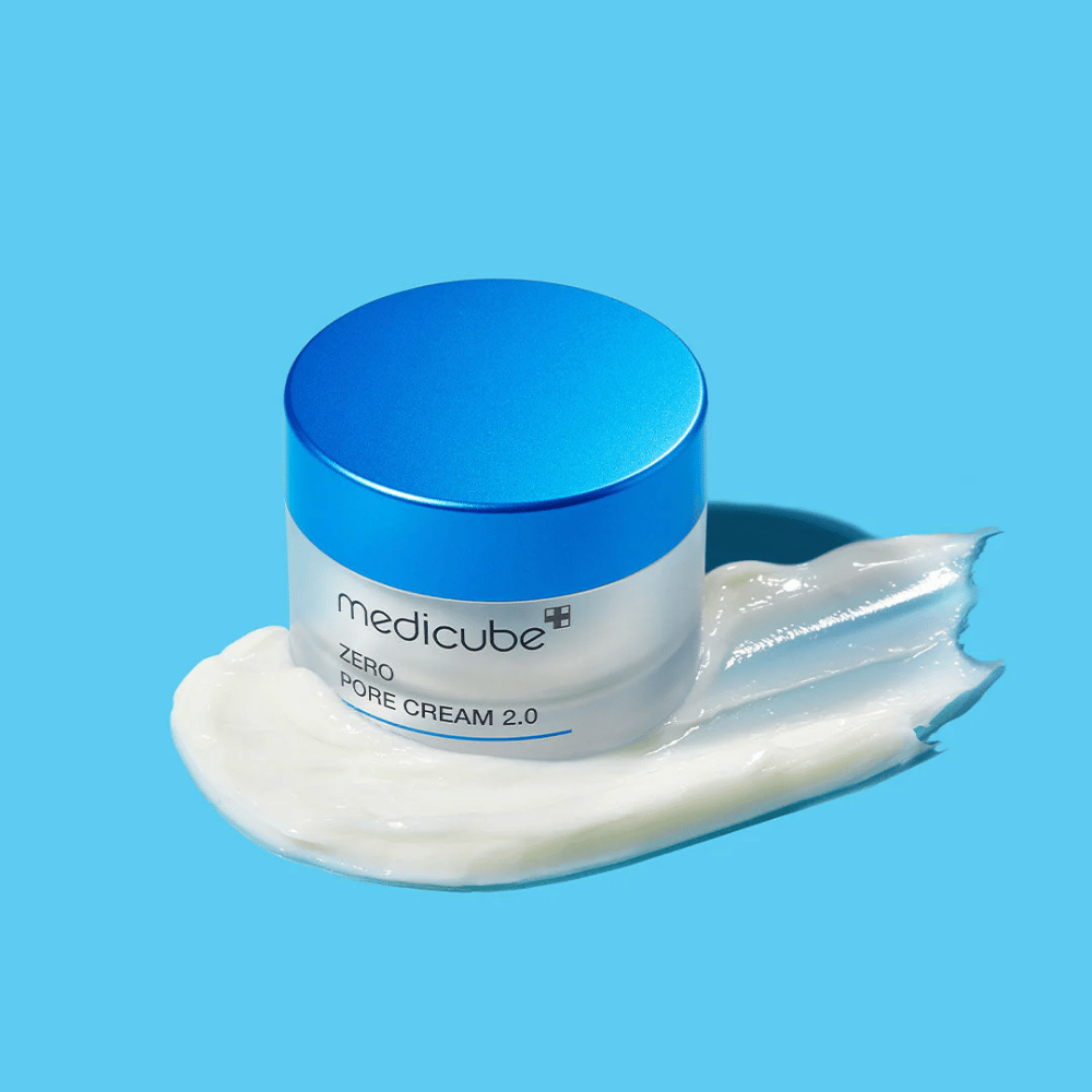 Medicube Zero Pore Cream 2.0 είναι μια ελαφριά και ενυδατική κρέμα που βοηθά στη μείωση της ορατότητας των πόρων και στην εξισορρόπηση της παραγωγής σμήγματος. Αφήνει το δέρμα απαλό, ματ και φρέσκο χωρίς να φράζει τους πόρους, καθιστώντας την τέλεια για λιπαρές και μικτές επιδερμίδες.