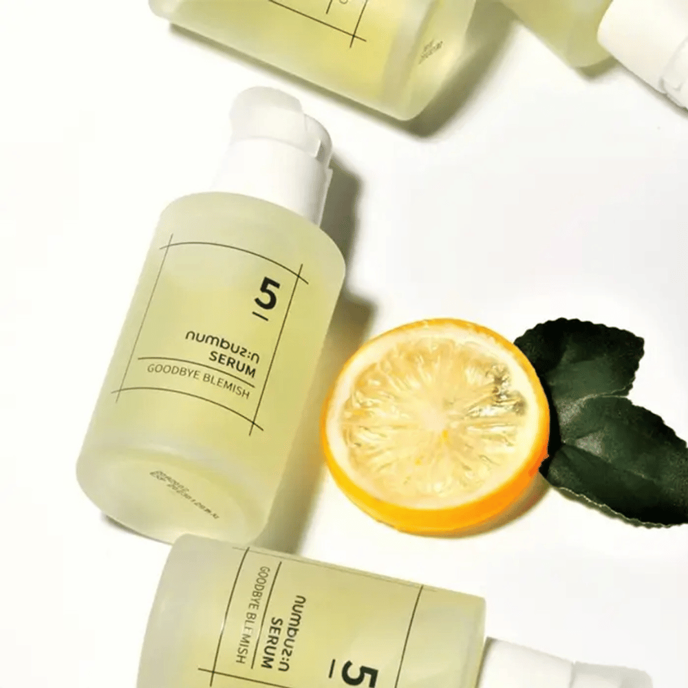 Πέντε μπουκάλια numbuzin No.5 Goodbye Blemish Serum 50ml με λεμόνια και φύλλα που στοχεύουν σε κηλίδες και ουλές ακμής.