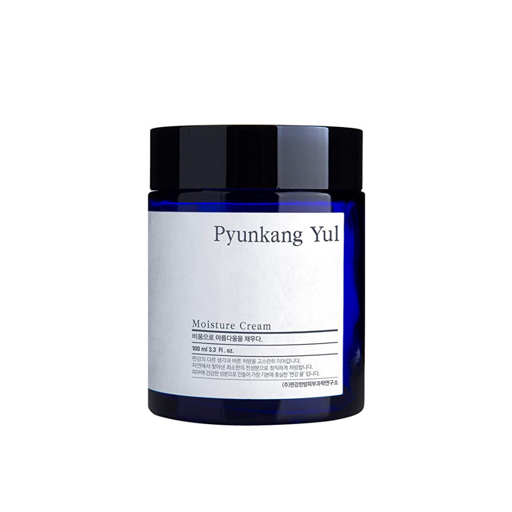 Ένα βάζο Pyunkang Yul Moisture Cream 100ml σε λευκό φόντο με ενυδατικές ιδιότητες.