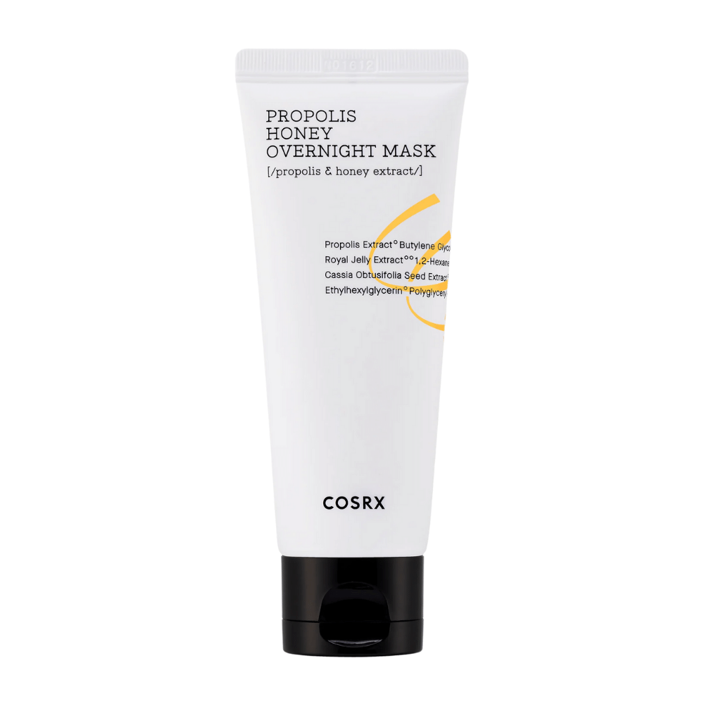 Ένας λευκός σωλήνας με Full Fit Propolis Honey Overnight Mask 60 ml με λευκό φόντο εμποτισμένος με εκχύλισμα πρόπολης από COSRX.